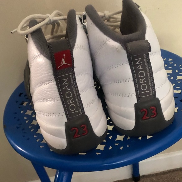 Jordan’s Youths 6Y Grey and White - Picture 6 of 8